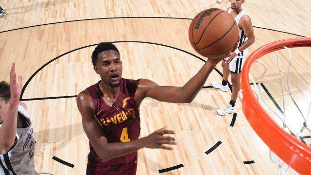 1629194610842093369.jpg Evan-Mobley-is-a-modern-playmaking-big.jpg